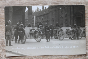 AK München / 1914 / Foto / Erste franz. Geschütze vor Feldherrnhalle / Soldaten Pickelhaube / 1. Weltkrieg WWI